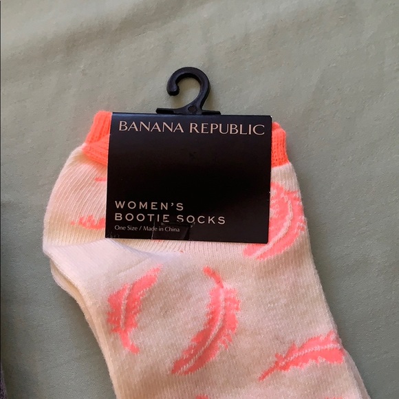 Bundle of Banana Republic bootie socks & toe socks - Picture 6 of 8